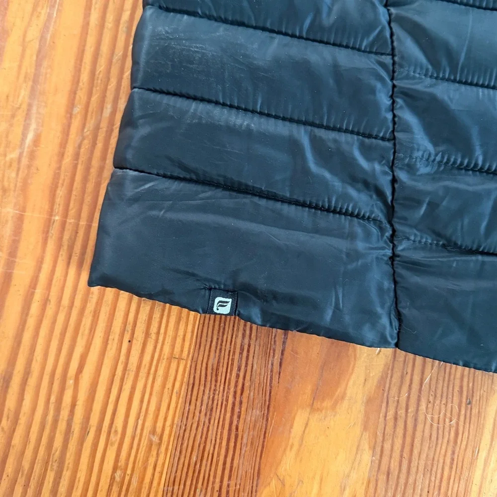 Fabletics Womens Puffer Vest Black Grey White Chevron Stripe Quilted Full Zip S